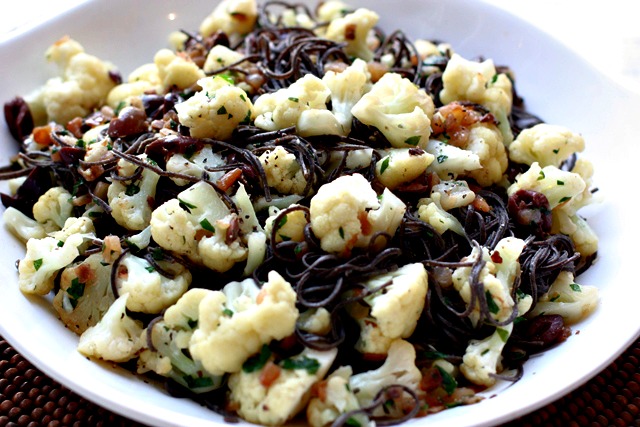 black bean pasta with olives and cauliflower 4