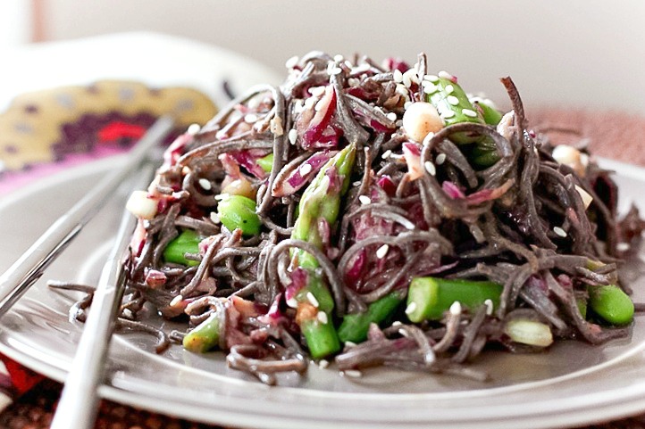This Asian Sesame Noodle Salad with Almond Butter Dressing is the perfect dish to celebrate spring! It's vegan and gluten-free made with black bean noodles, fresh asparagus and beautiful purple cabbage. #cleaneating 