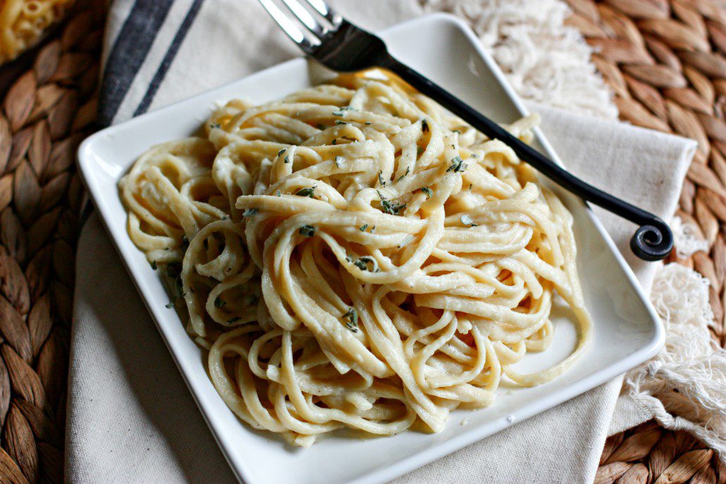 Healthy Linguine Alfredo is a quick and easy weeknight dinner that is not healthy, but delicious! @danielleomar