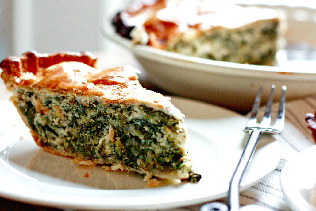 My mom's famous spinach pie is an easy crowd pleaser! It's cheesy and delicious, but still chock full of healthy greens! #dinner #cleaneats @danielleomar