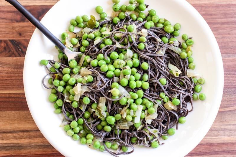 Black bean pasta with beans -- a delicious healthy weeknight dinner. Vegan and gluten free! 