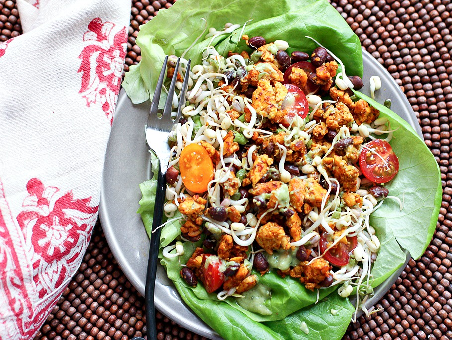 A quick and easy lunch salad with spicy tempeh and summer veggies!