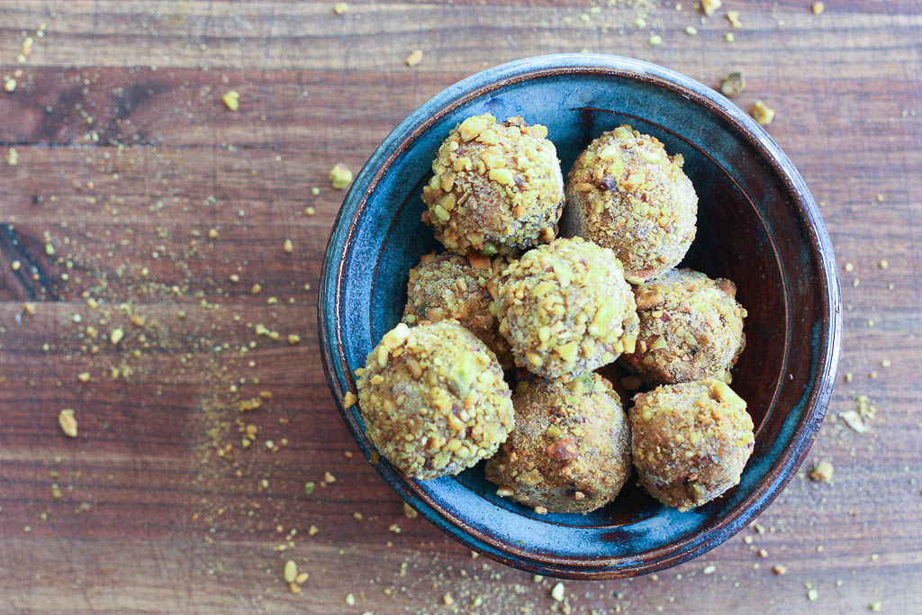 No bake Pumpkin Pistachio Energy Bites are a tasty bite of pumpkin pie flavor. The perfect healthy snack for anytime!